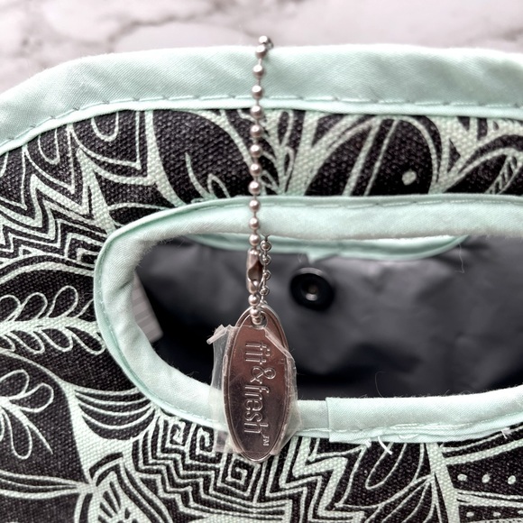 🌷HOST PICK!🌷🌸Fit & Fresh Mint Green Paisley Insulated Lunch Bag🌸 - Picture 3 of 8